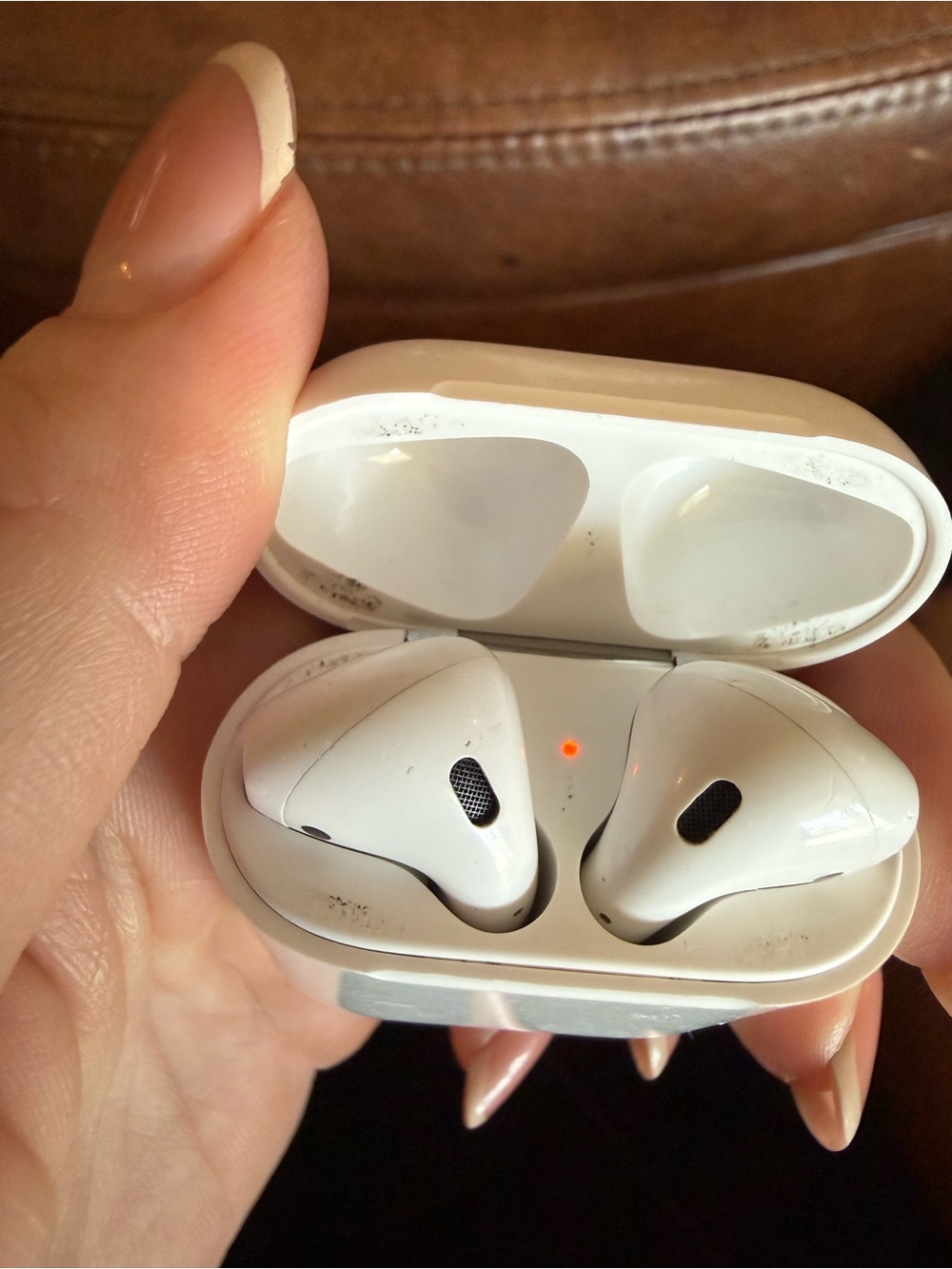 2nd Generation AirPods - Picture 4 of 4